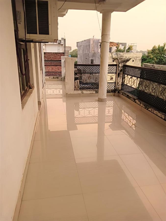 Varuna Palace-Fully Vaccinated Staff Varanasi Exterior photo