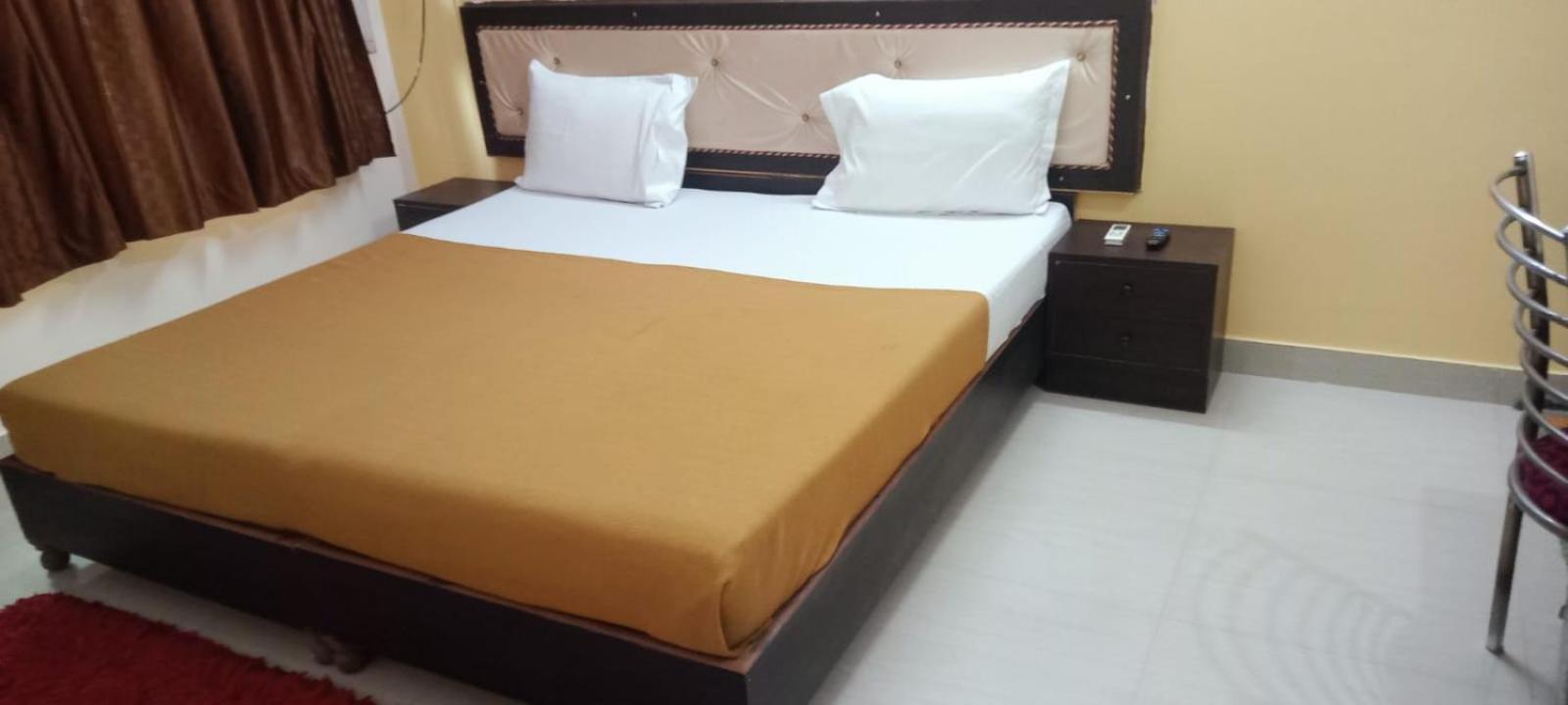 Varuna Palace-Fully Vaccinated Staff Varanasi Exterior photo
